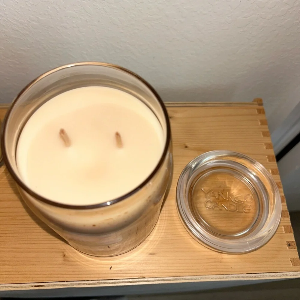 NWT Yankee Candle Vanilla Cupcake Jar Candle -2 Wick